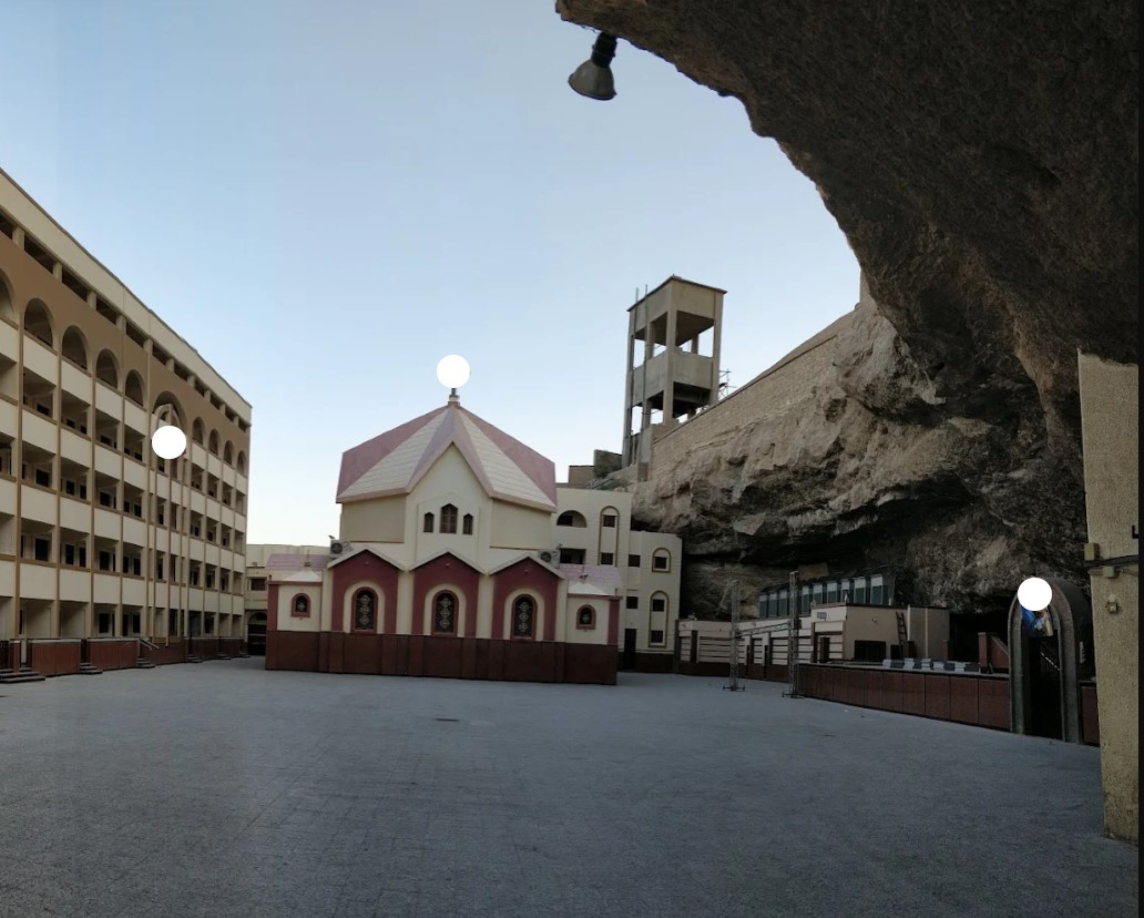 دير العذراء مريم بجبل أسيوط من أماكن سياحية في أسيوط